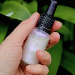 Spring luminescent face oil thumbnail